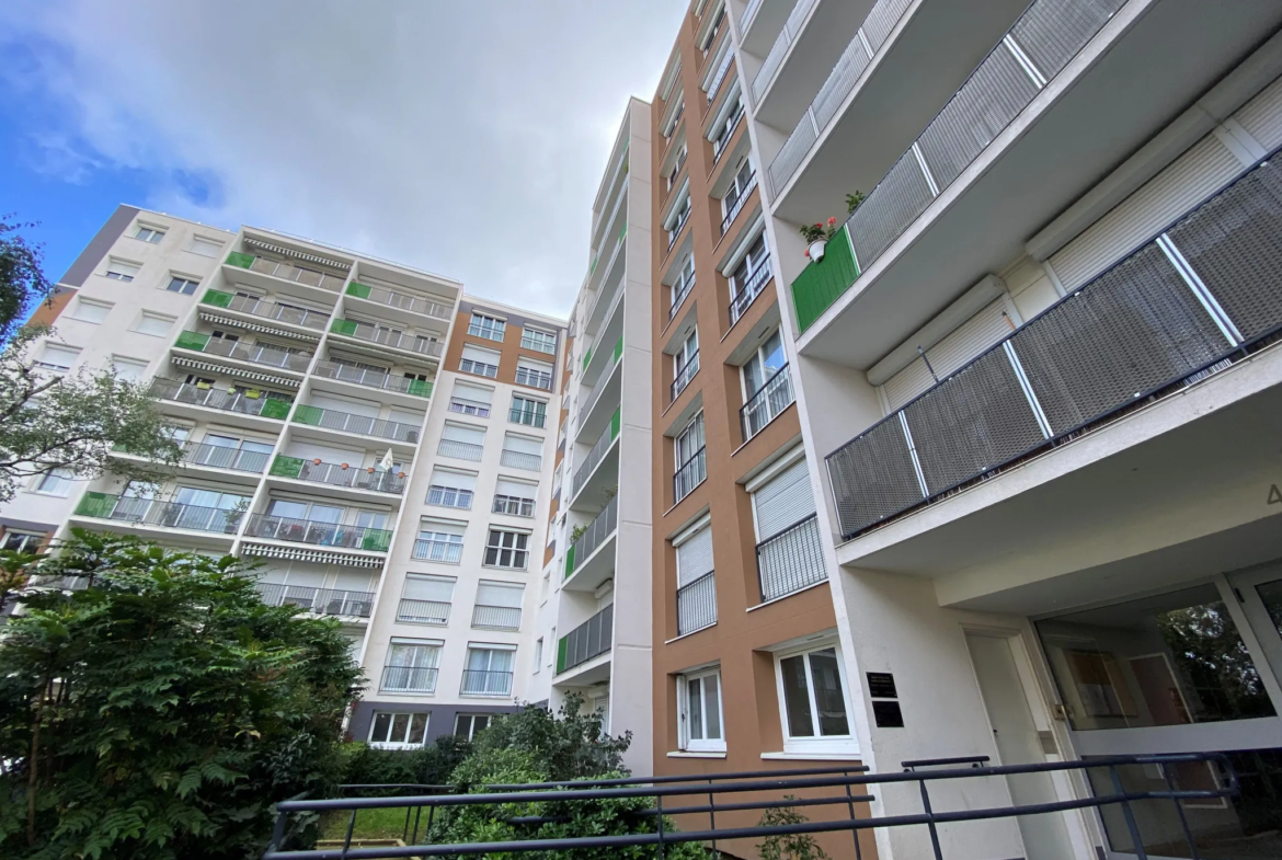 À vendre : Appartement T2 lumineux à Viry-Châtillon avec vue sur la tour Eiffel 