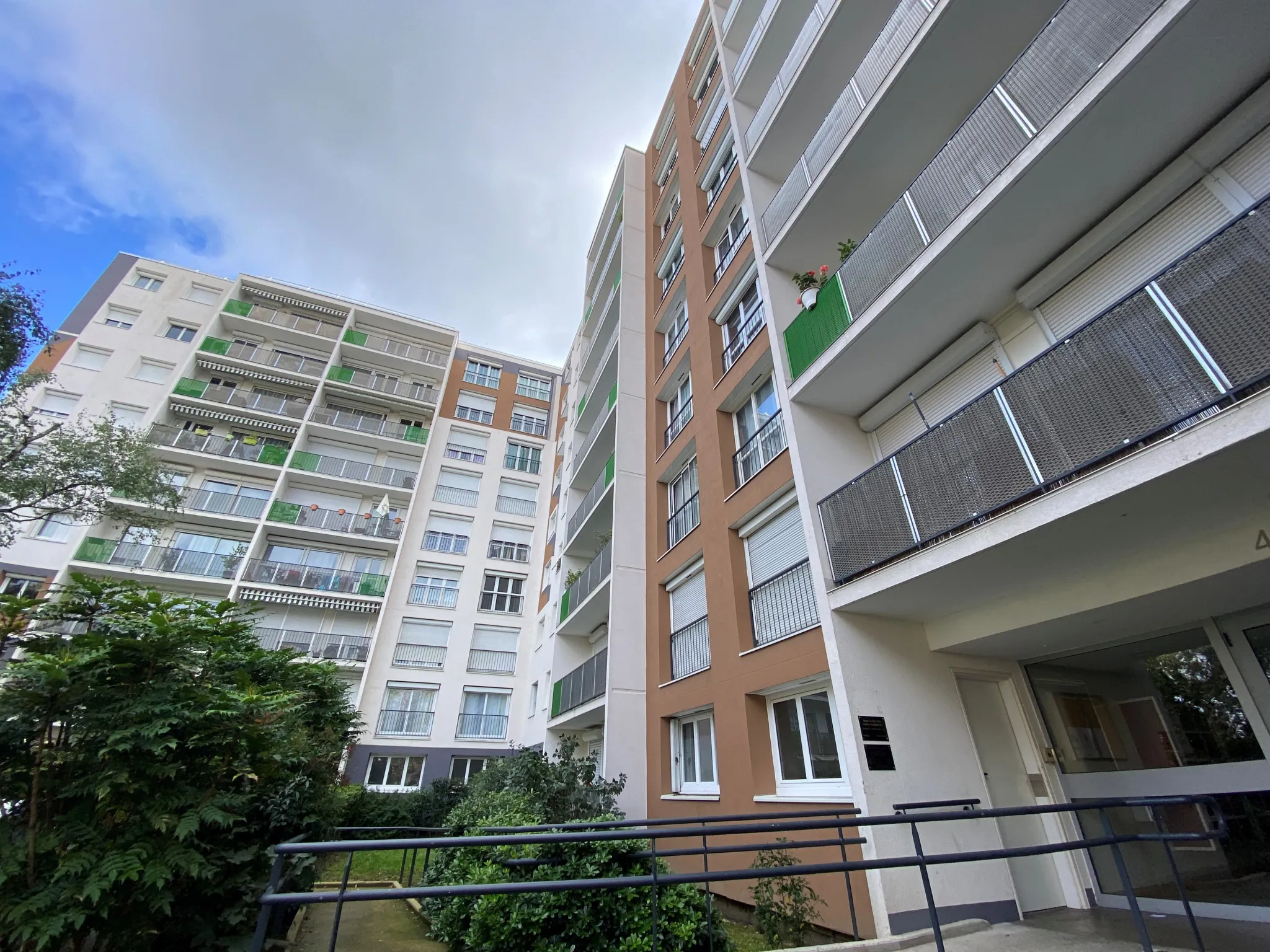 À vendre : Appartement T2 lumineux à Viry-Châtillon avec vue sur la tour Eiffel 