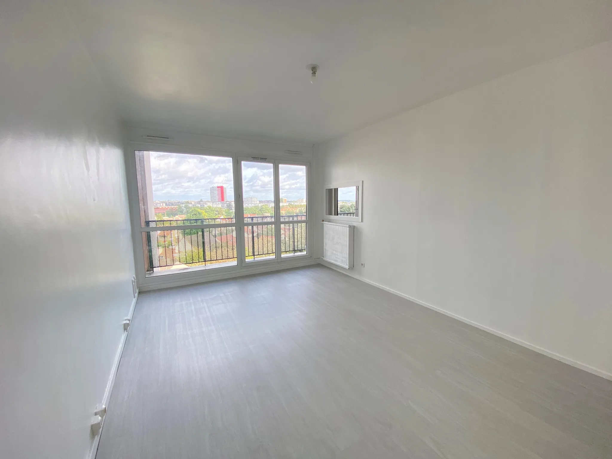 À vendre : Appartement T2 lumineux à Viry-Châtillon avec vue sur la tour Eiffel 