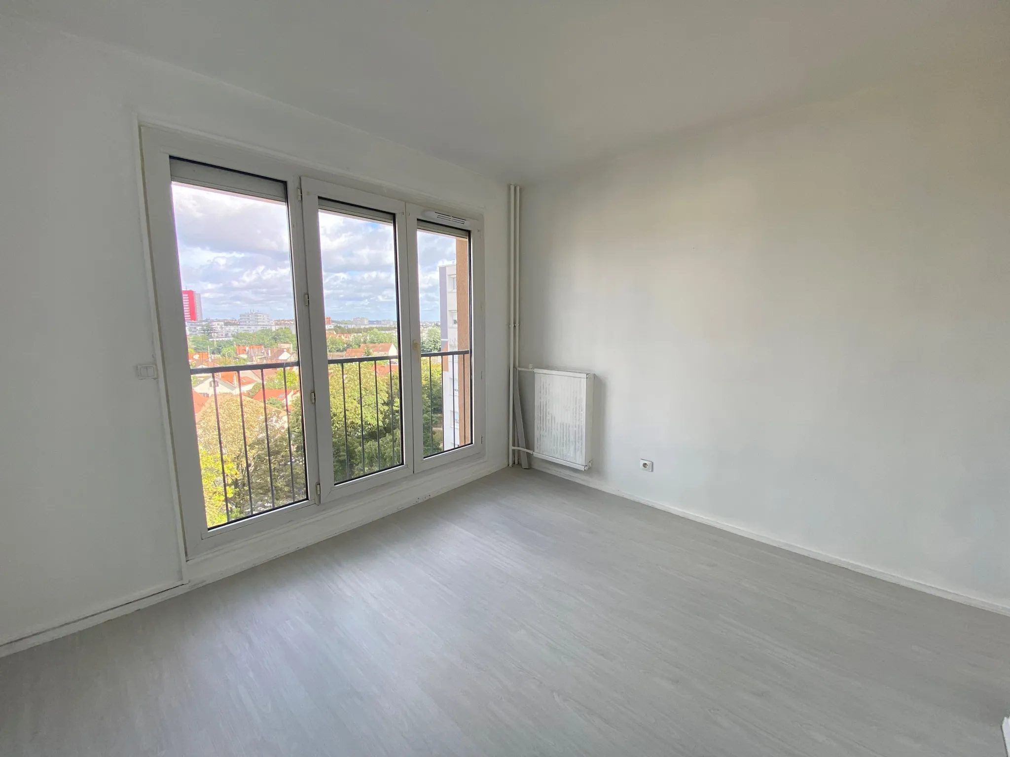 À vendre : Appartement T2 lumineux à Viry-Châtillon avec vue sur la tour Eiffel 