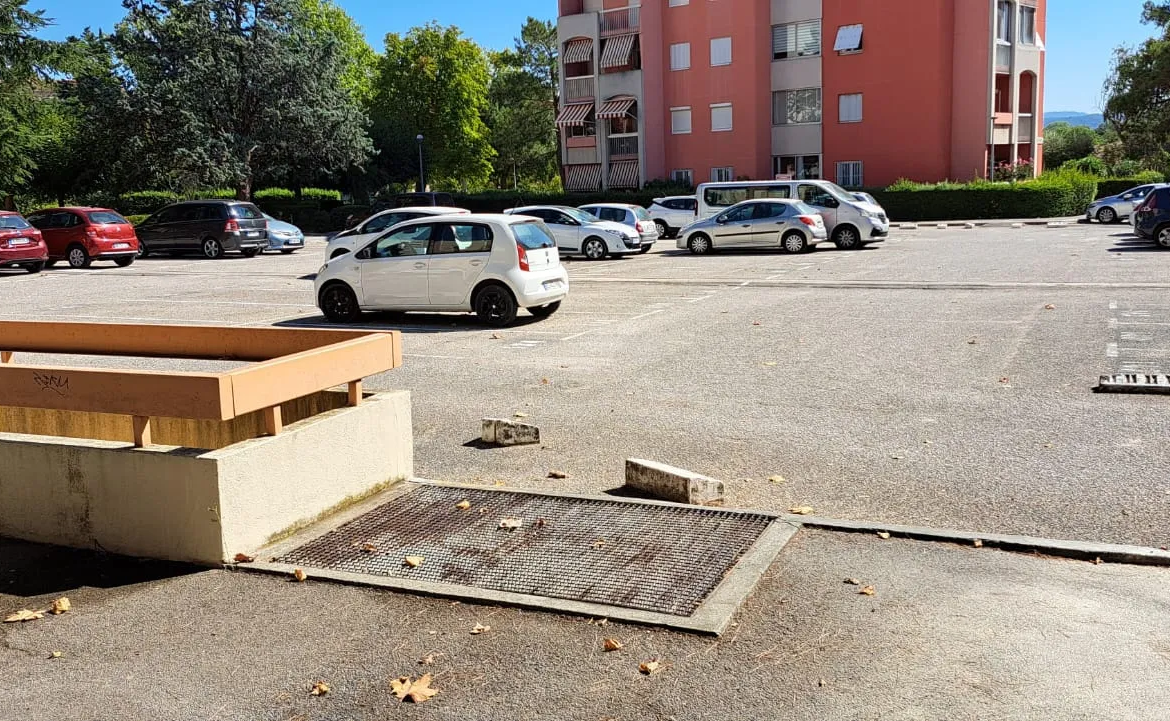 Appartement rénové de type 4 à Aix-en-Provence - 299 900 € 