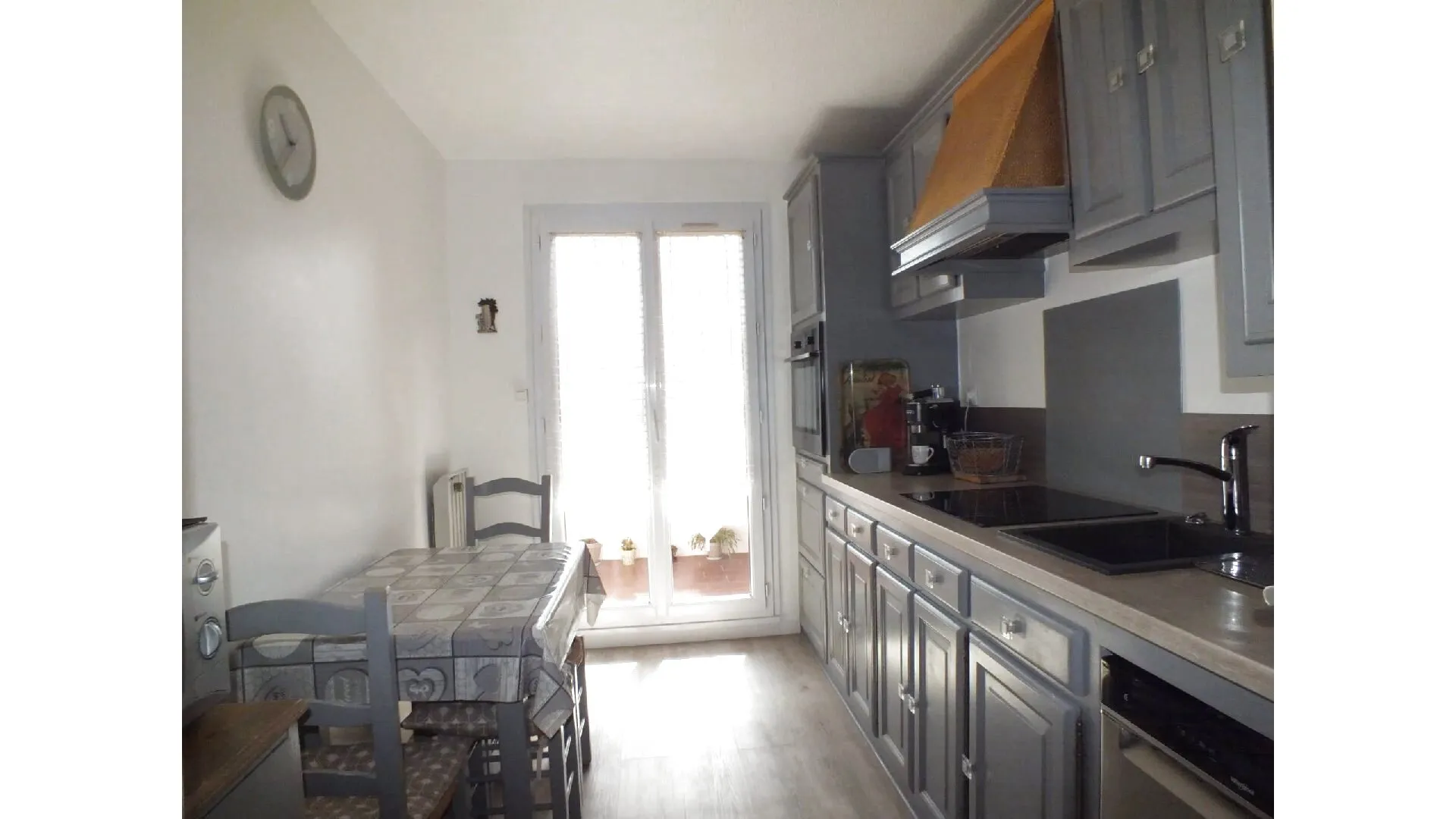 Appartement rénové de type 4 à Aix-en-Provence - 299 900 € 