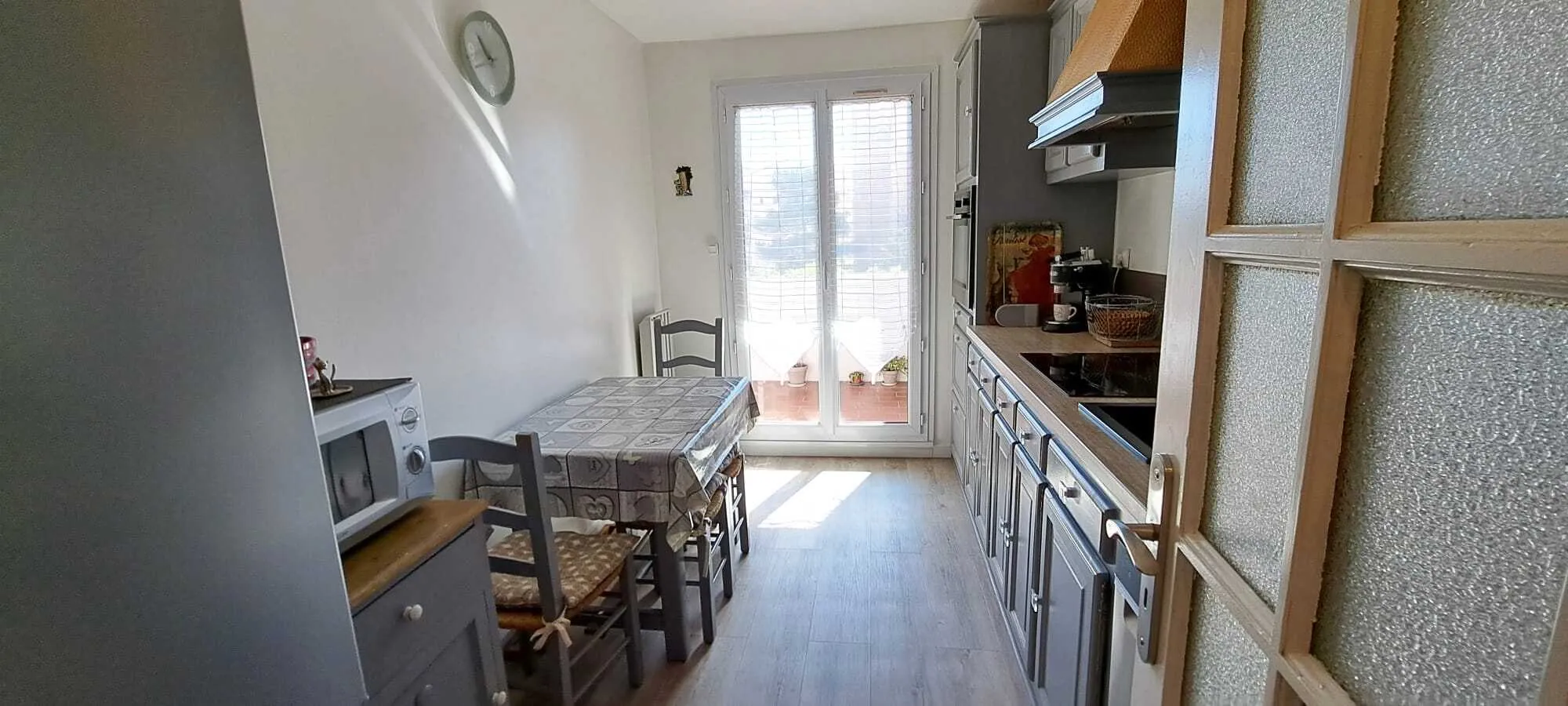 Appartement rénové de type 4 à Aix-en-Provence - 299 900 € 