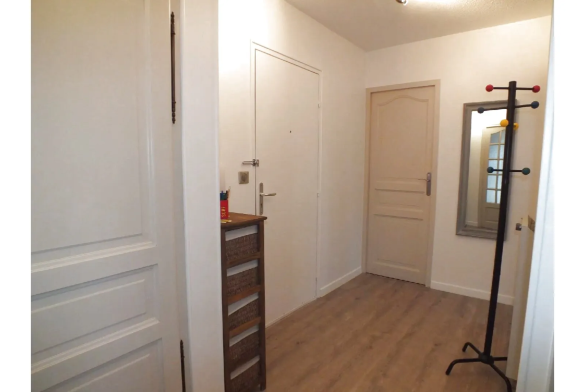 Appartement rénové de type 4 à Aix-en-Provence - 299 900 € 