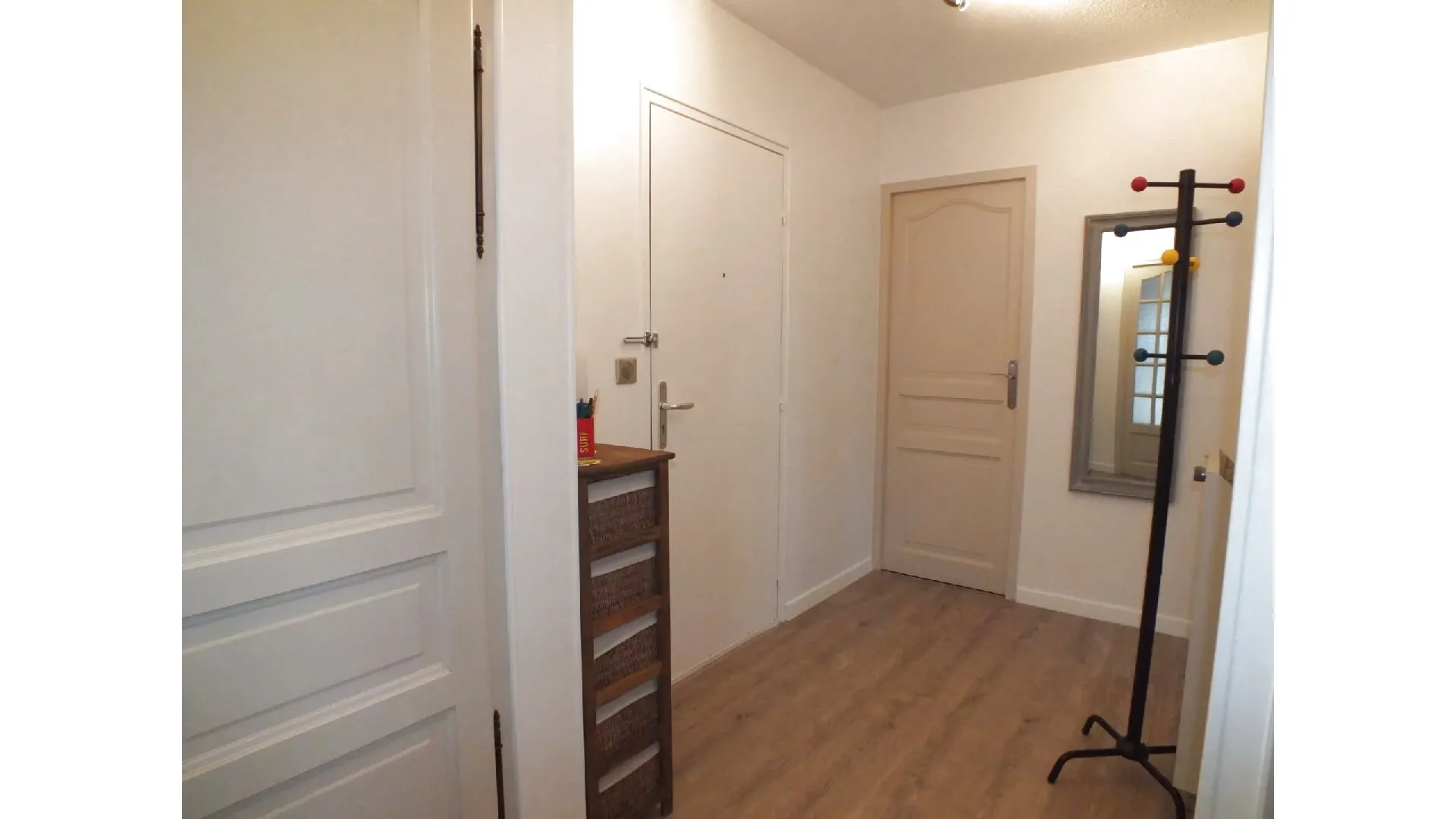 Appartement rénové de type 4 à Aix-en-Provence - 299 900 € 