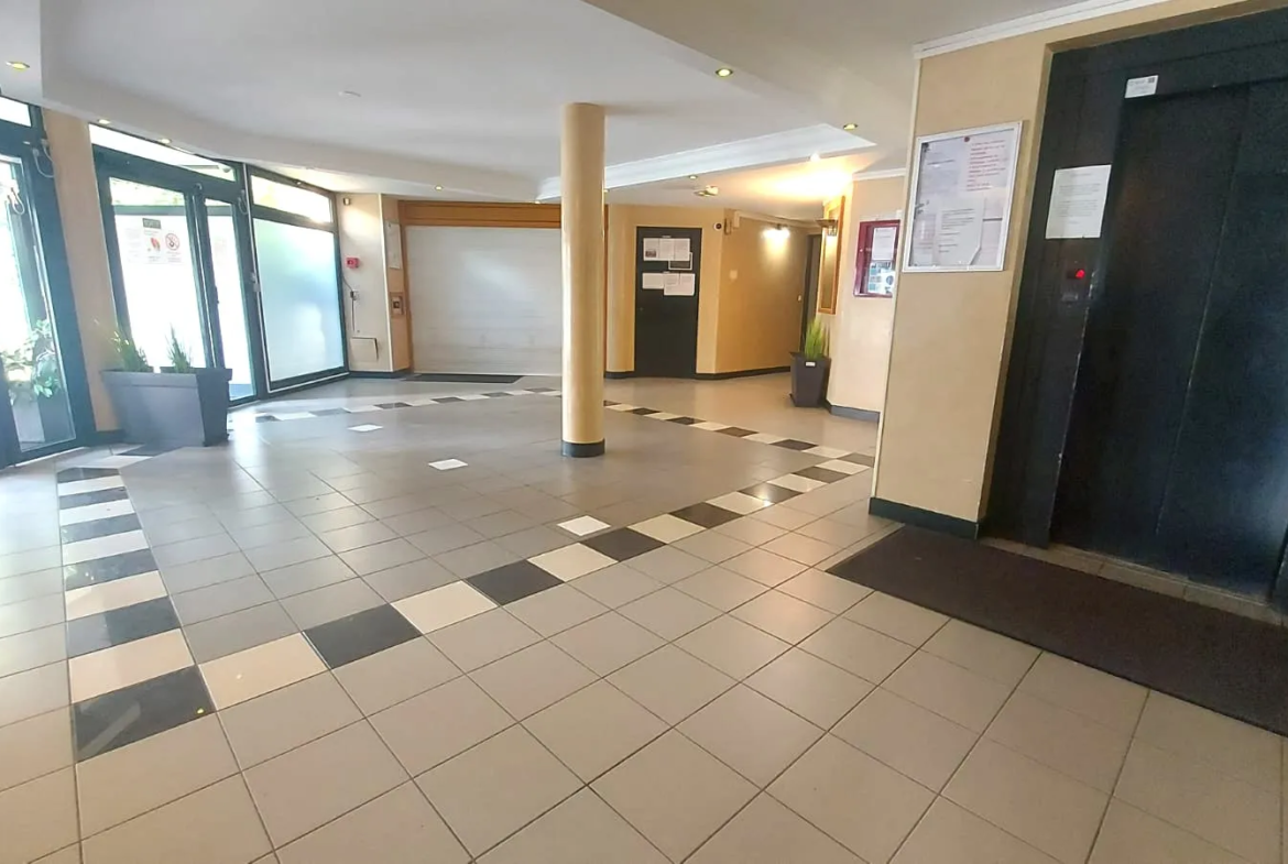 À vendre : Appartement T1 de 17,63 m² à Cergy avec bail en cours 