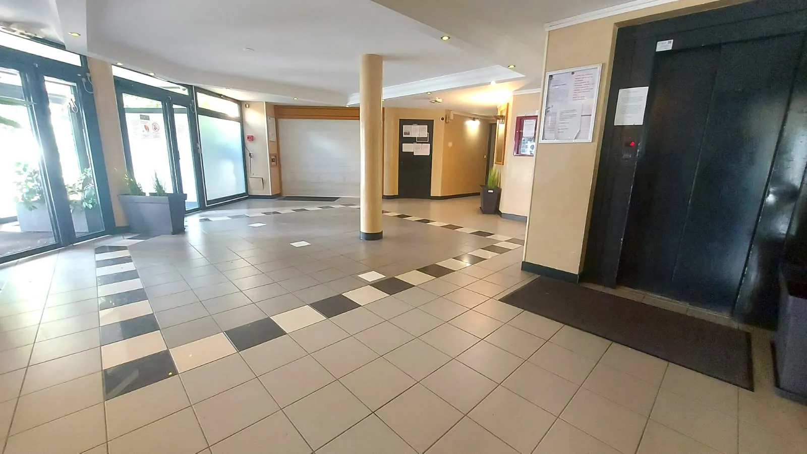 À vendre : Appartement T1 de 17,63 m² à Cergy avec bail en cours 