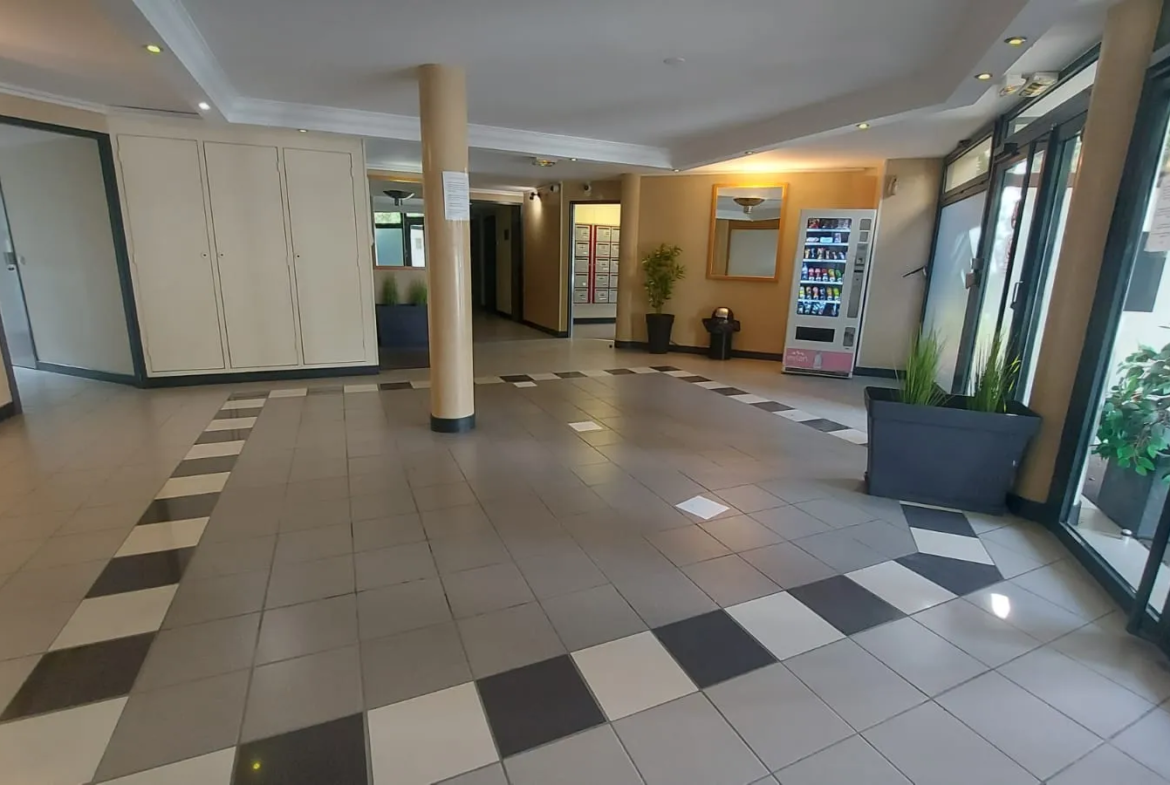 À vendre : Appartement T1 de 17,63 m² à Cergy avec bail en cours 