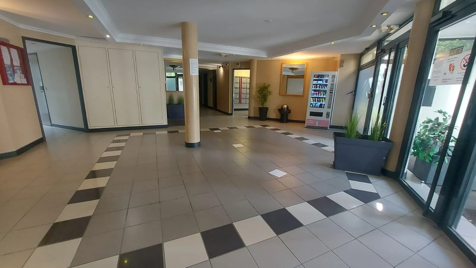 À vendre : Appartement T1 de 17,63 m² à Cergy avec bail en cours 