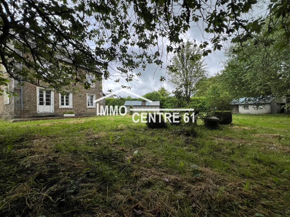 Maison de caractère à rénover avec 3 chambres à La Ferté Macé 