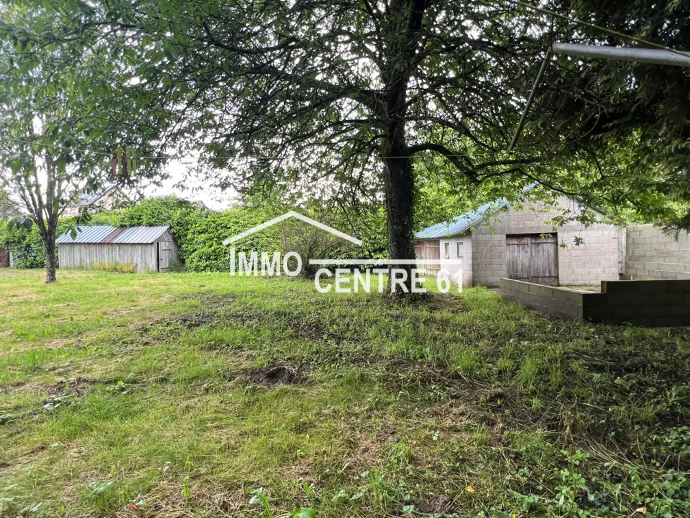 Maison de caractère à rénover avec 3 chambres à La Ferté Macé 