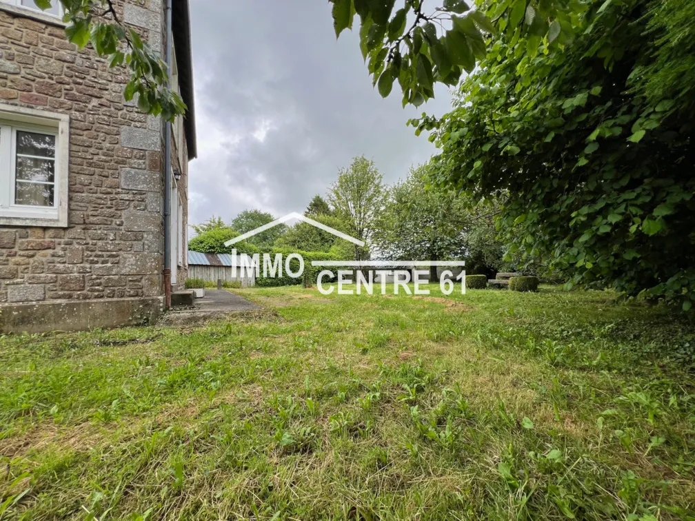 Maison de caractère à rénover avec 3 chambres à La Ferté Macé 