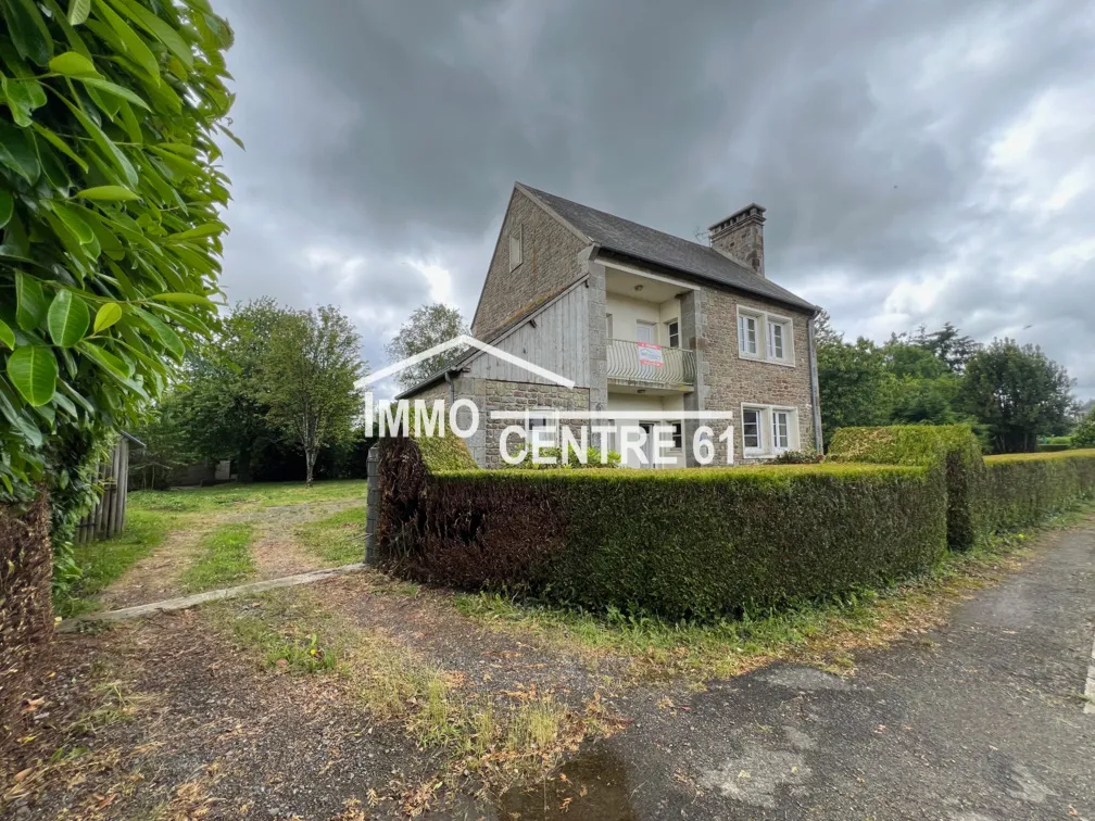 Maison de caractère à rénover avec 3 chambres à La Ferté Macé 