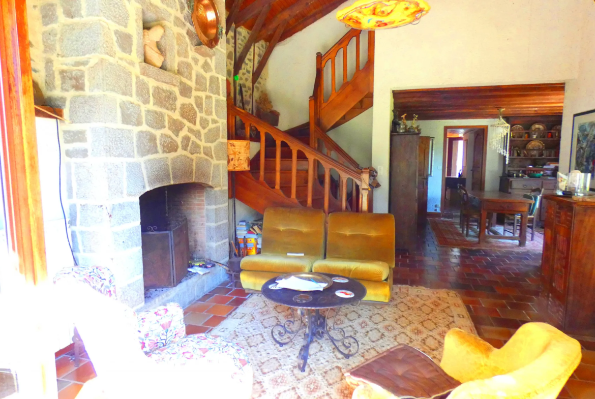 Belle Maison Auvergnate en Pierre à Vendre à Aurillac 