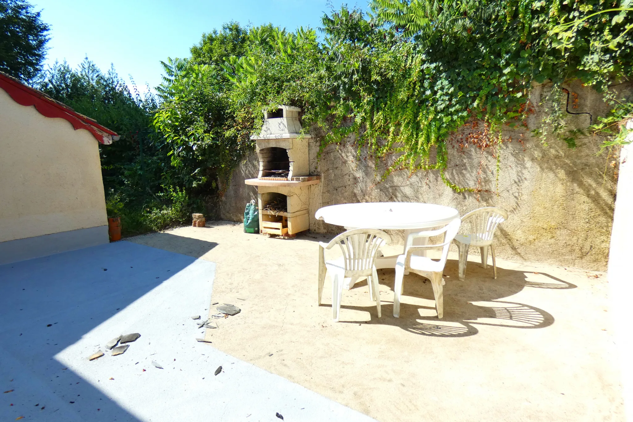 Belle maison auvergnate en pierre avec piscine à Aurillac 