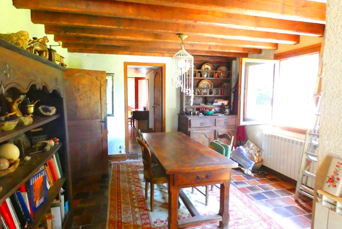 Belle Maison Auvergnate en Pierre à Vendre à Aurillac 