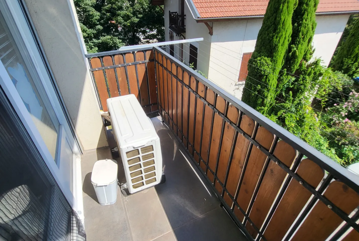 À vendre : Appartement 2 chambres avec balcon à Eybens 