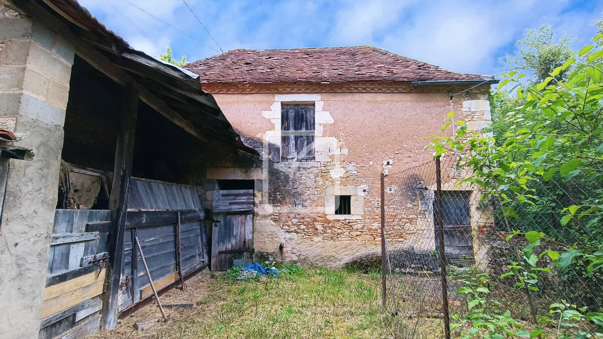 Périgourdine ancienne à restaurer à Savignac les Églises 