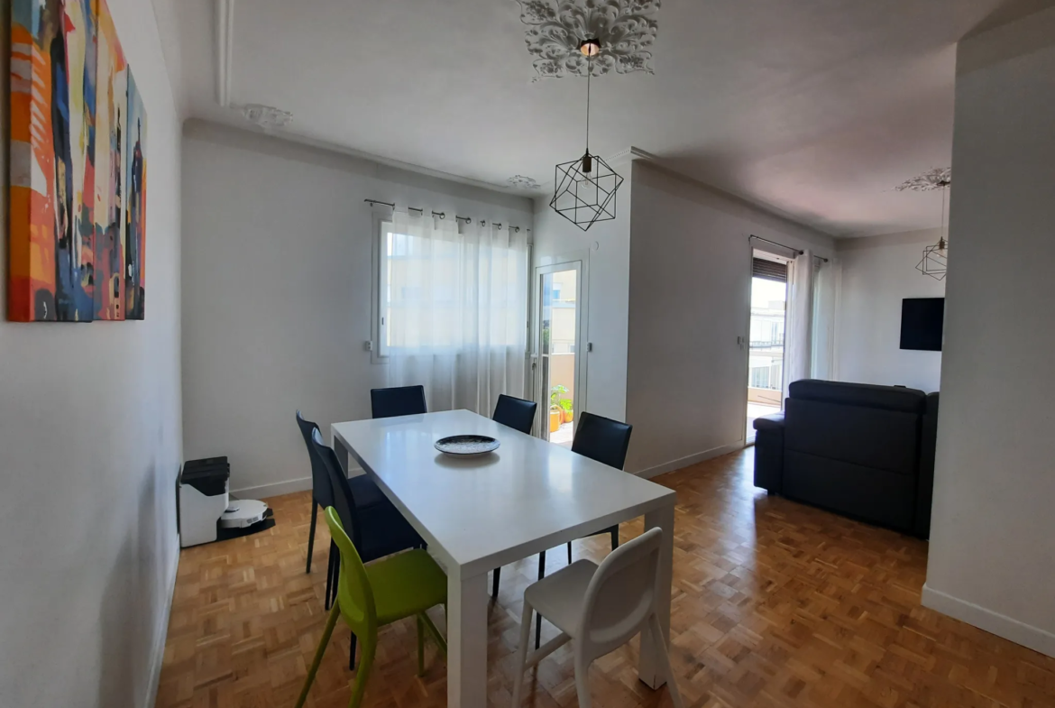 Appartement T3 rénové à vendre à Nîmes - Terrasse, garage et cave inclus 