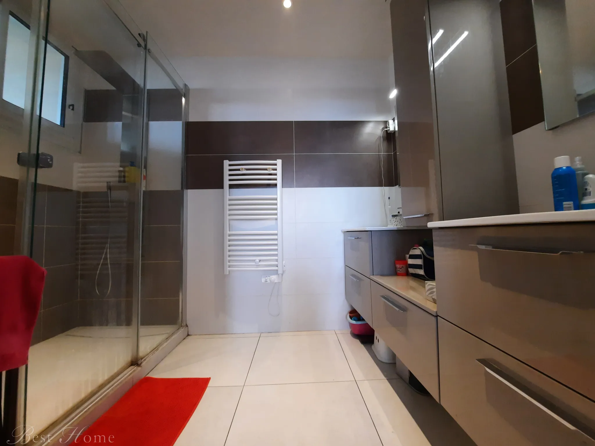 À vendre : Appartement P3 rénové à Nîmes Centre avec terrasse et garage 