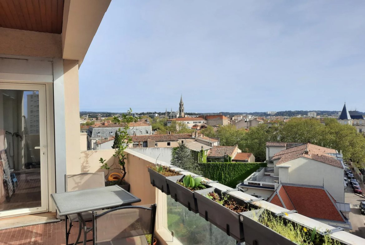 À vendre : Appartement P3 rénové à Nîmes Centre avec terrasse et garage 