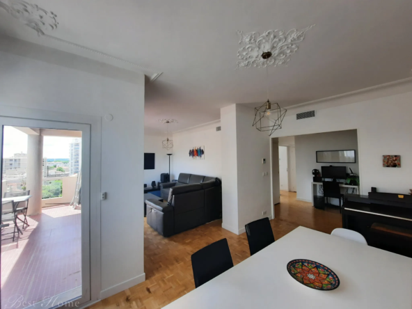 Appartement T3 rénové à vendre à Nîmes - Terrasse, garage et cave inclus