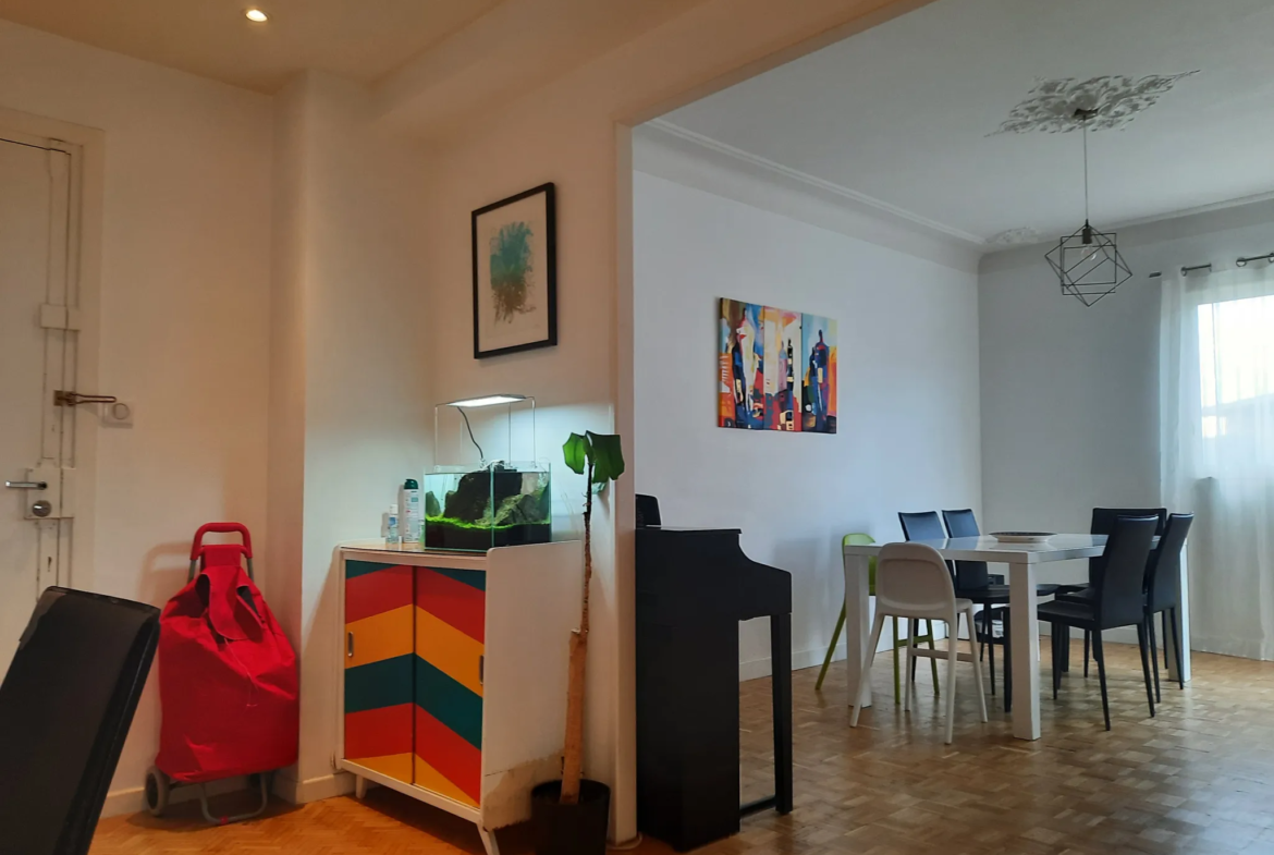 Appartement T3 rénové à vendre à Nîmes - Terrasse, garage et cave inclus 