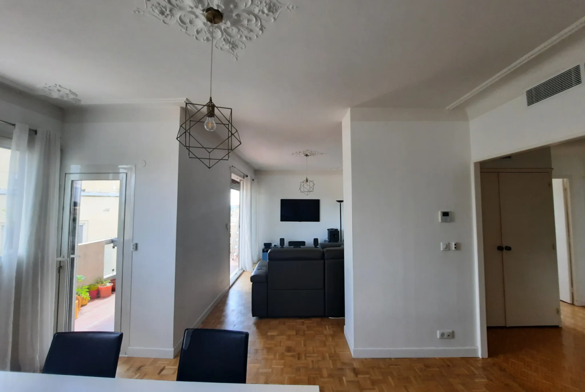 À vendre : Appartement P3 rénové à Nîmes Centre avec terrasse et garage 