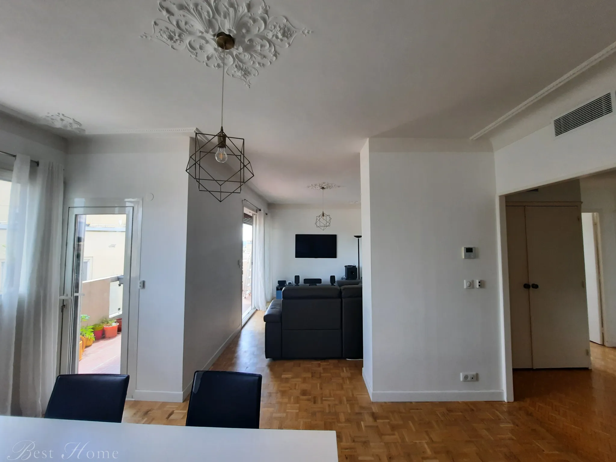 Appartement T3 rénové à vendre à Nîmes - Terrasse, garage et cave inclus 