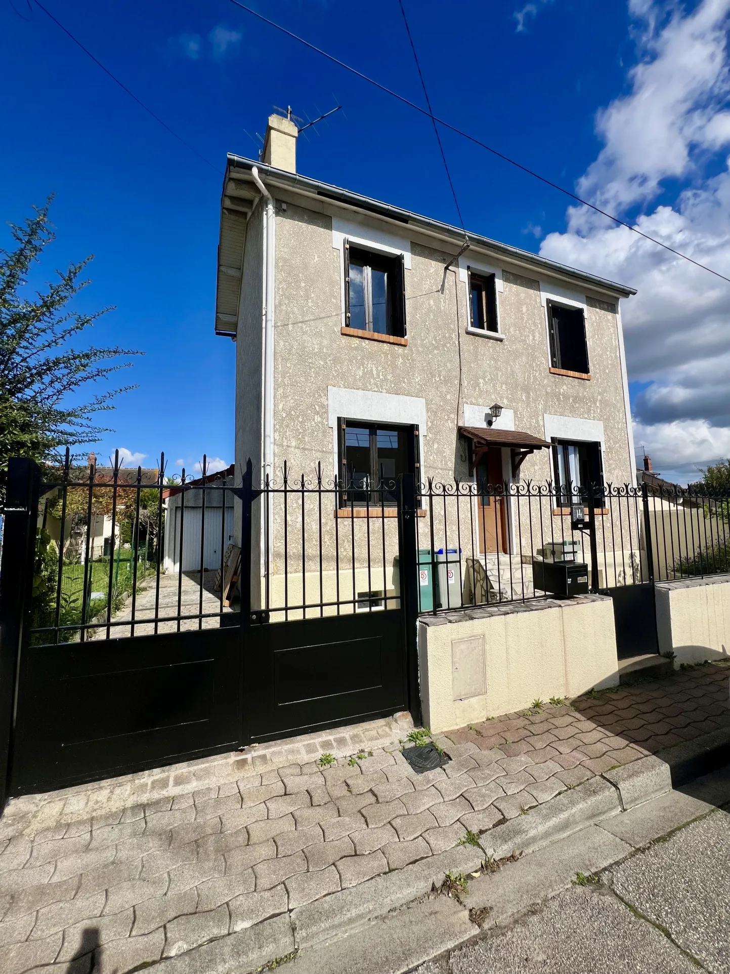 Maison individuelle à vendre à Mantes-la-Ville, proche de Paris 