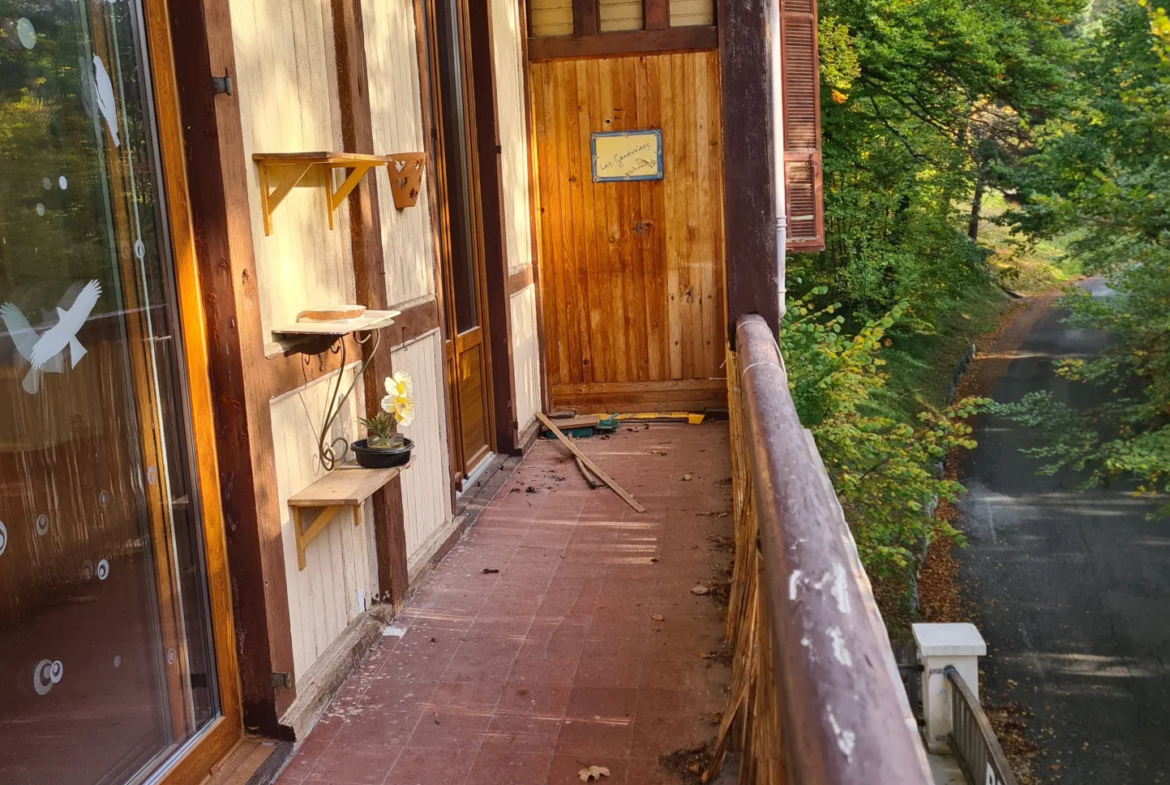 Spacieux appartement à rénover 5 pièces avec balcon à Thorenc 