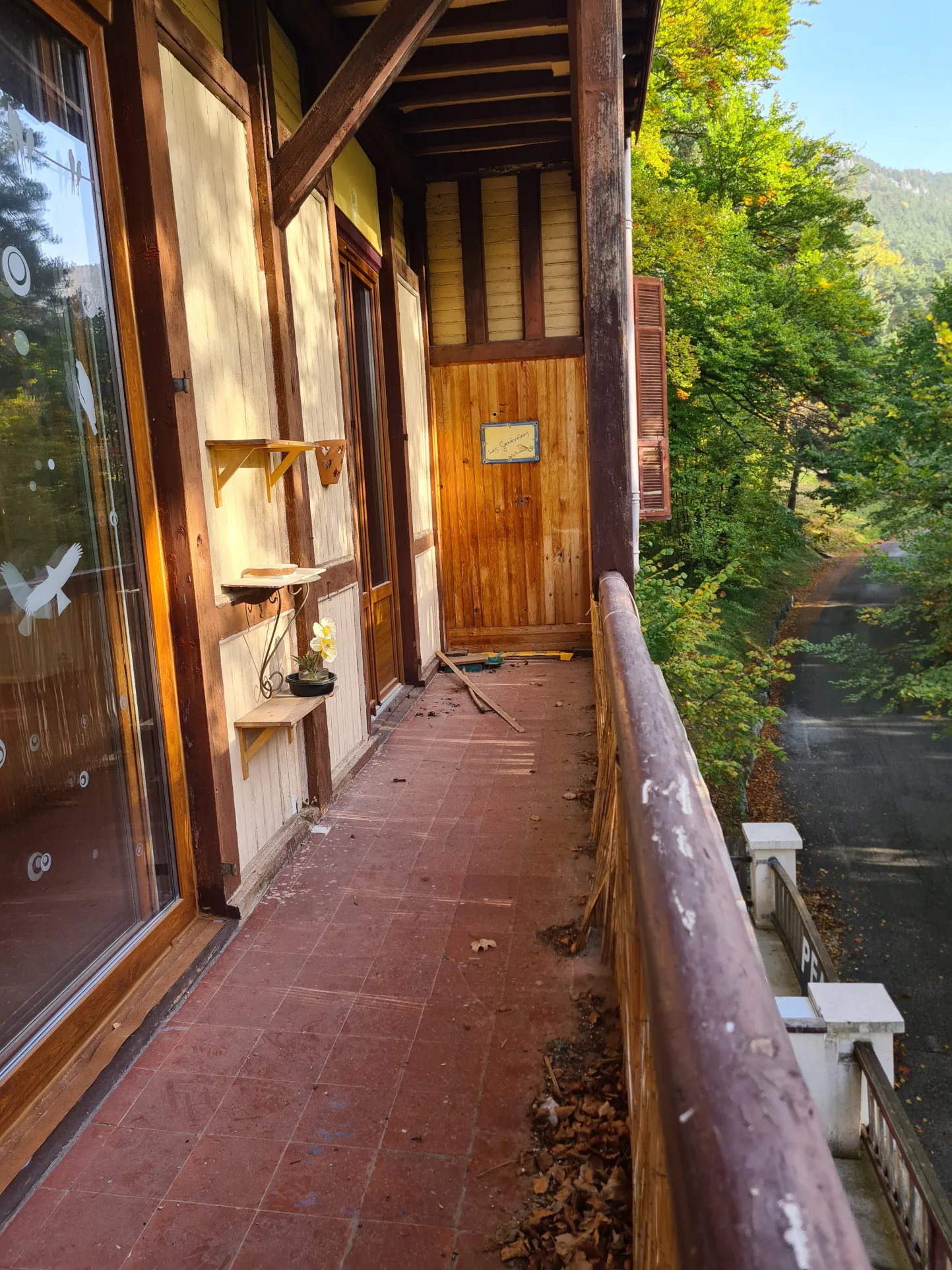 Spacieux appartement à rénover 5 pièces avec balcon à Thorenc 