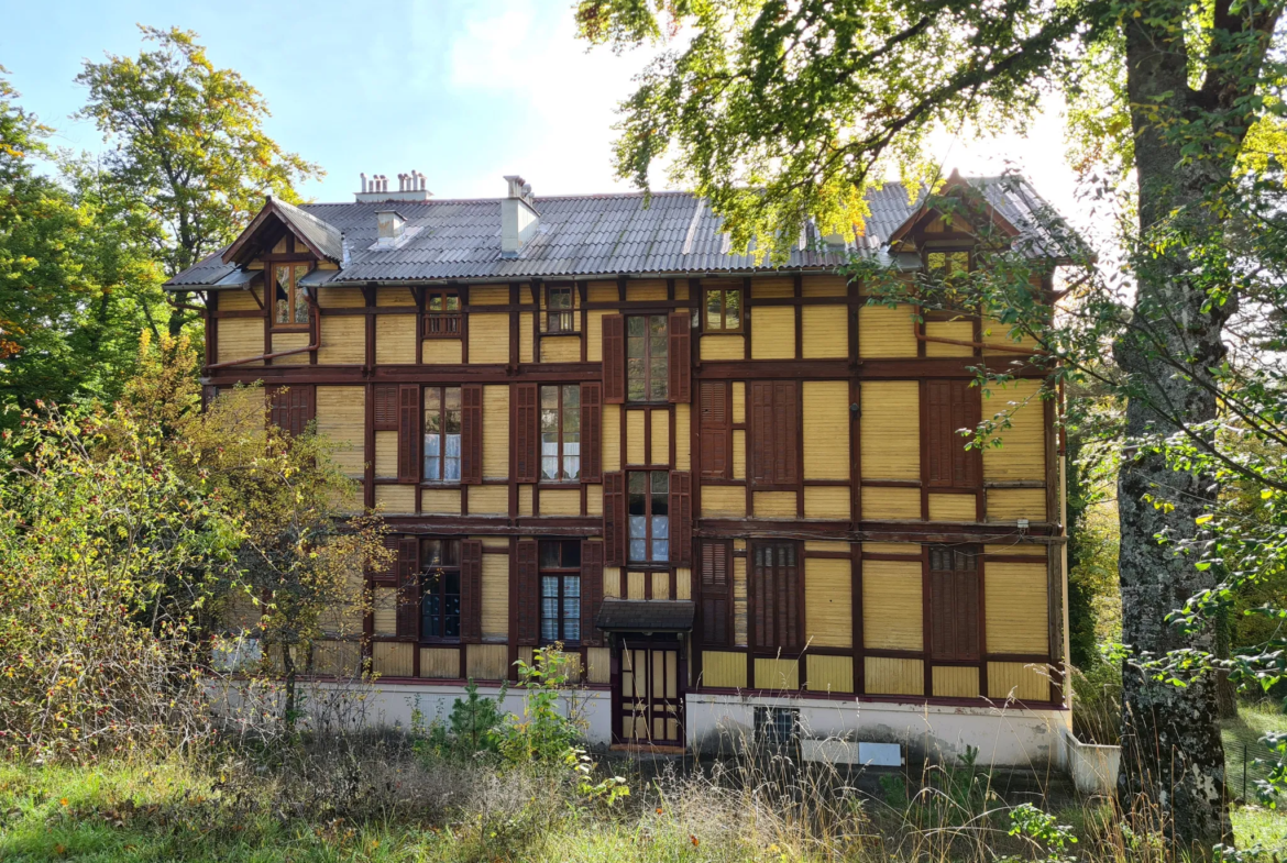 Spacieux appartement à rénover 5 pièces avec balcon à Thorenc 