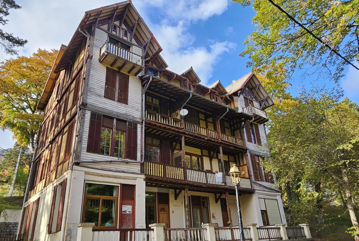 Spacieux appartement 5 pièces à rénover à Thorenc avec balcon 