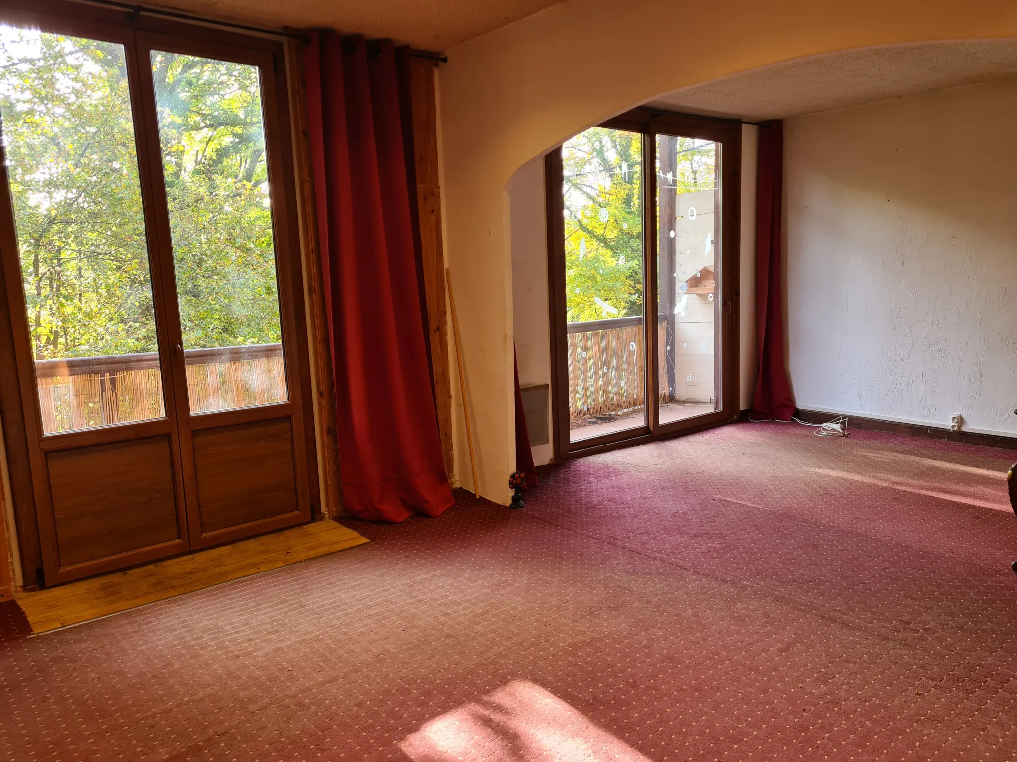 Spacieux appartement 5 pièces à rénover à Thorenc avec balcon 