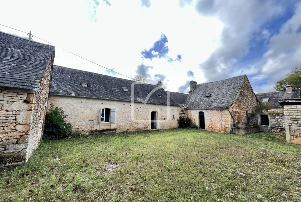 Corps de ferme historique à vendre à La Dornac 