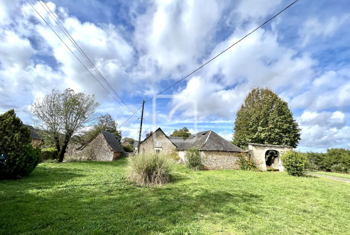 Corps de ferme historique à vendre à La Dornac 