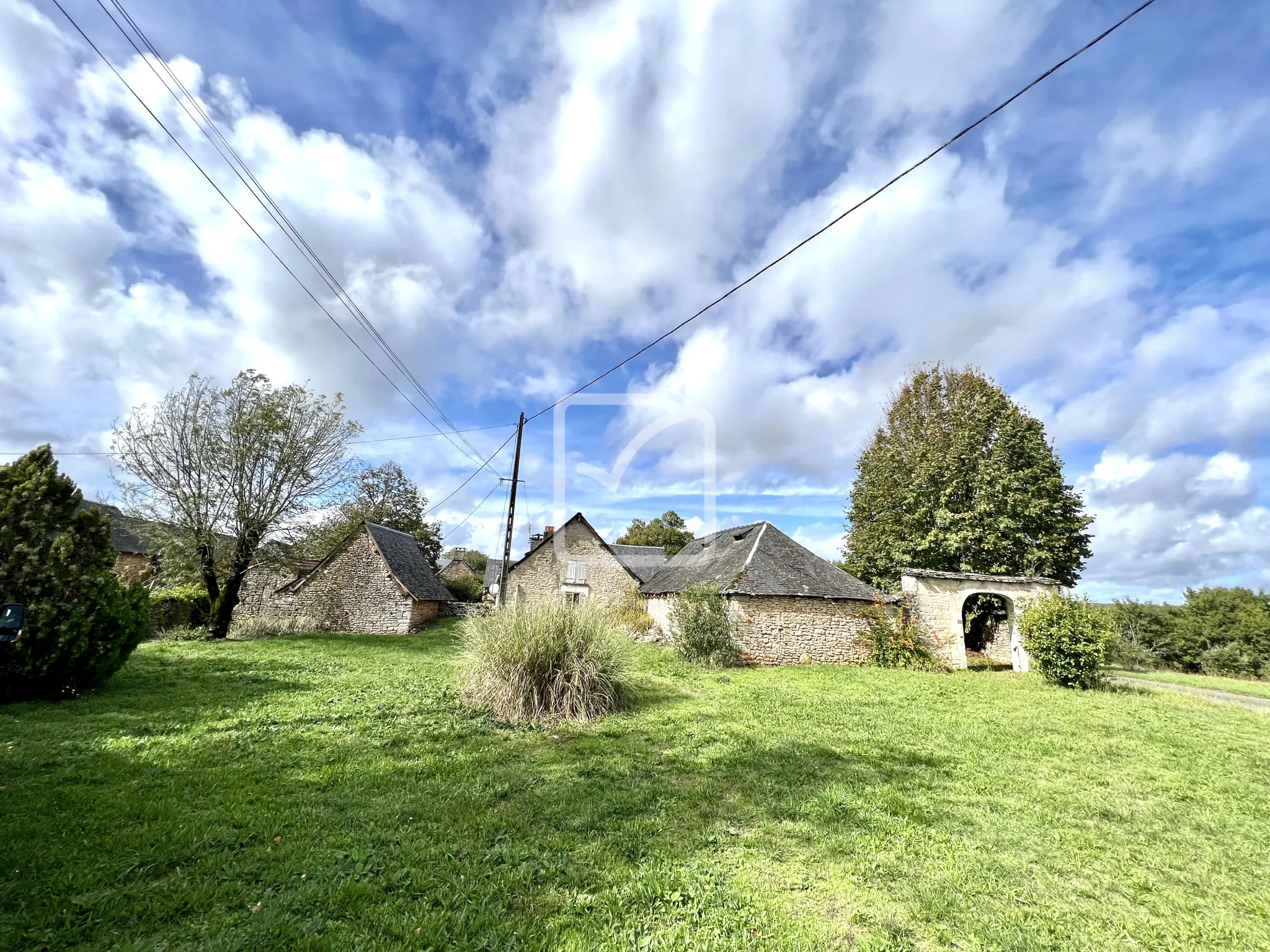 Corps de ferme historique à vendre à La Dornac 