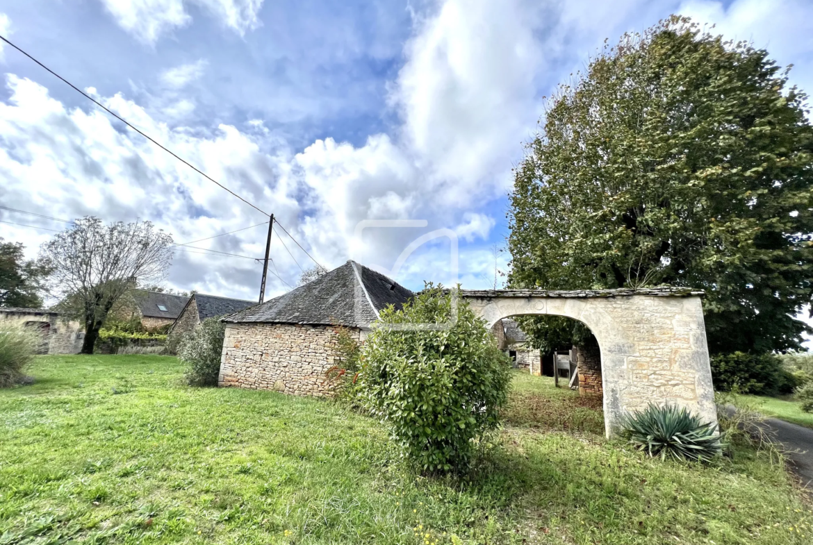 Corps de ferme historique à vendre à La Dornac 