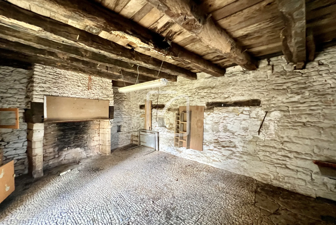 Corps de ferme historique à vendre à La Dornac 