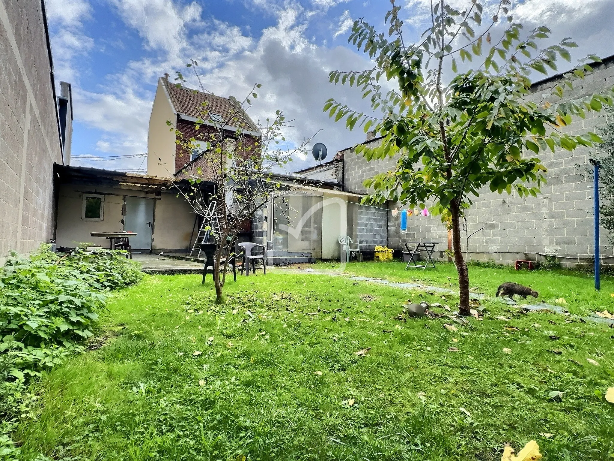 Maison Familiale à Wattrelos - 4 Chambres et Jardin 