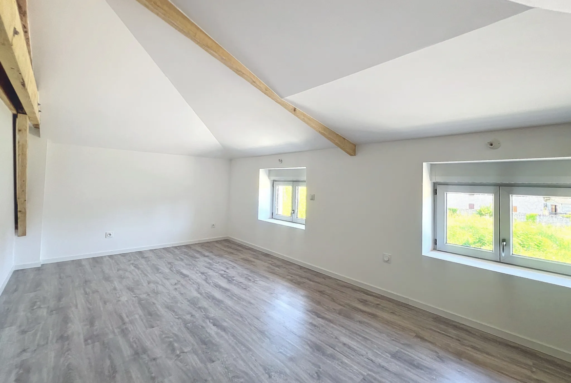 Maison en rez-de-jardin de 93 m² entièrement rénovée à Montmerle-sur-Saône 