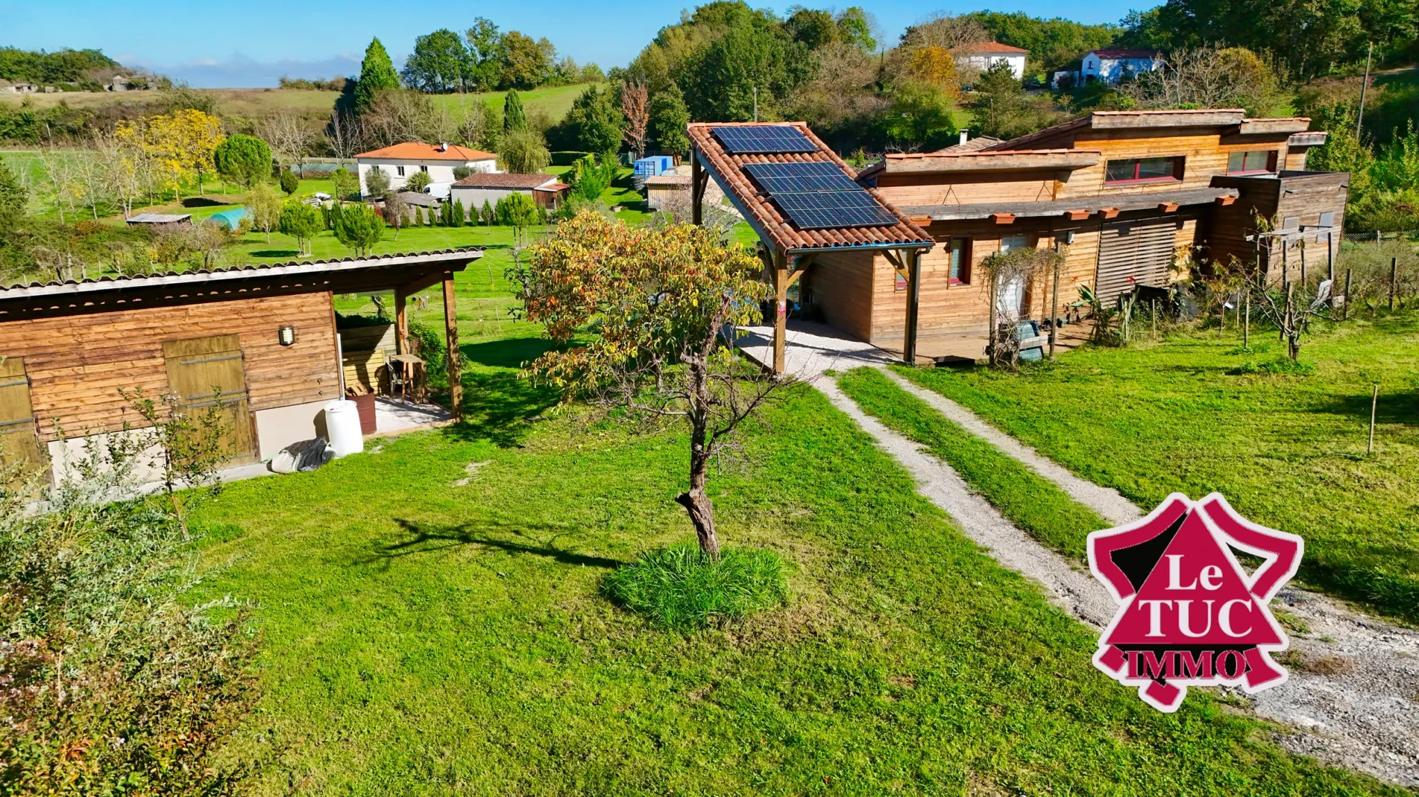 Maison écologique 2 chambres à Villeneuve-sur-Lot avec 3,5 ha de terrain et piscine naturelle 