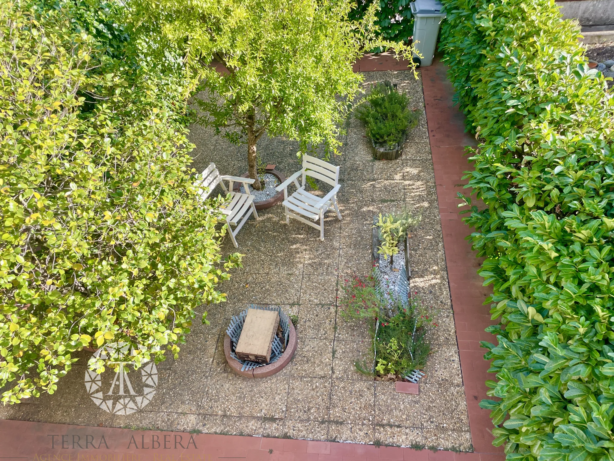 Charmante maison mitoyenne à Ceret avec jardin et garage 