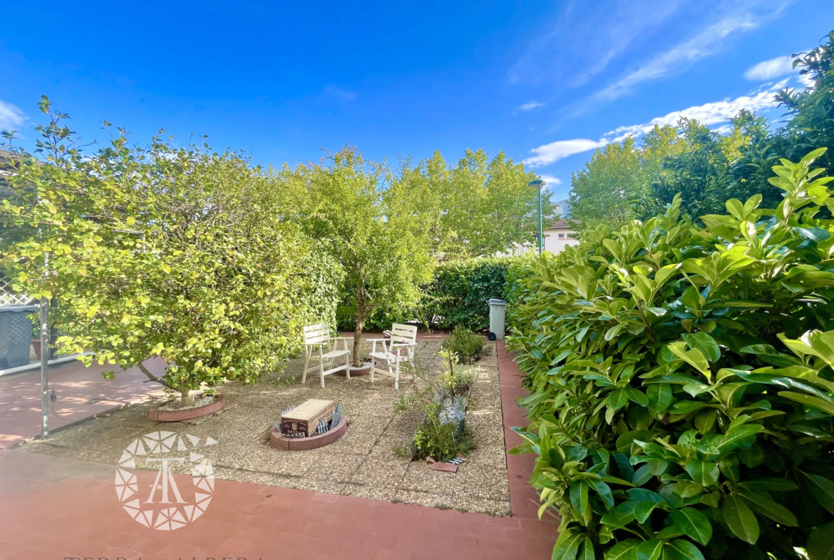 Charmante maison mitoyenne à Ceret avec jardin et garage 