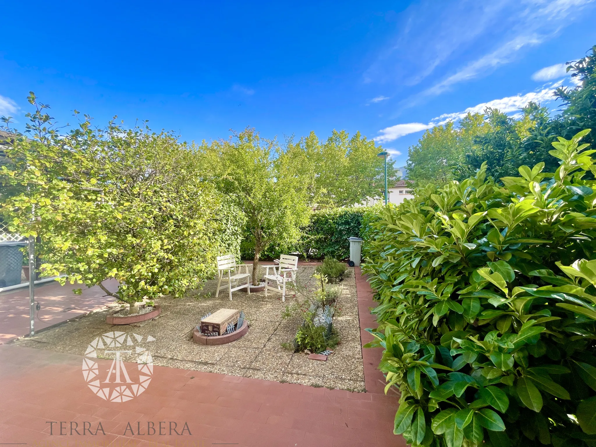 Charmante maison mitoyenne à Ceret avec jardin et garage 