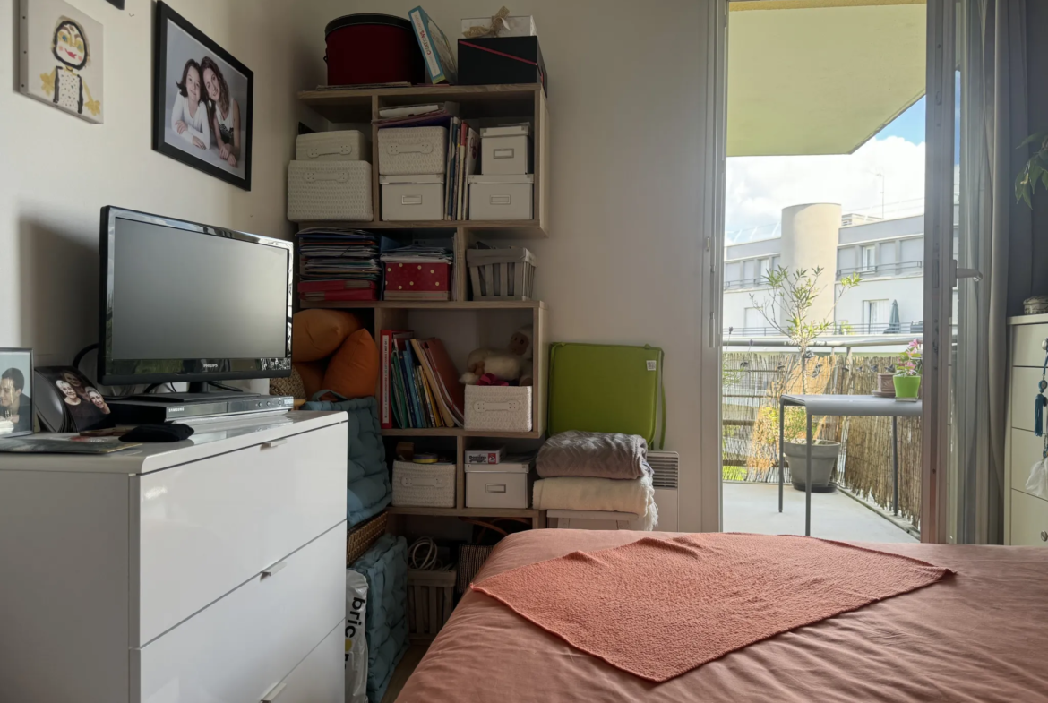 Appartement T2 avec balcon filant et terrasse sur jardin calme à Villejuif 