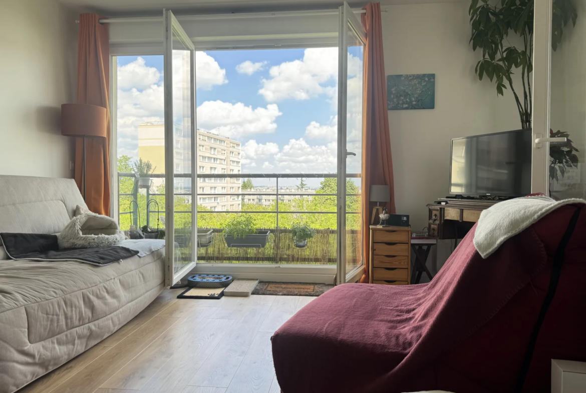 Appartement T2 avec balcon filant et terrasse sur jardin calme à Villejuif 