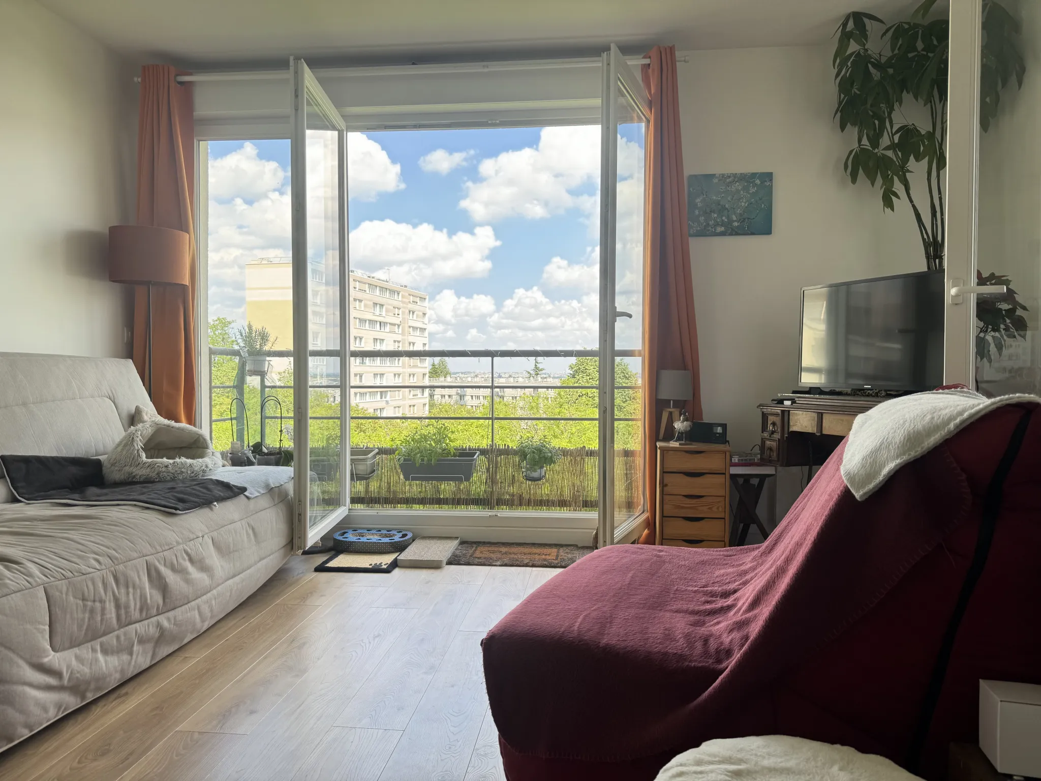 Appartement T2 avec balcon filant et terrasse sur jardin calme à Villejuif 