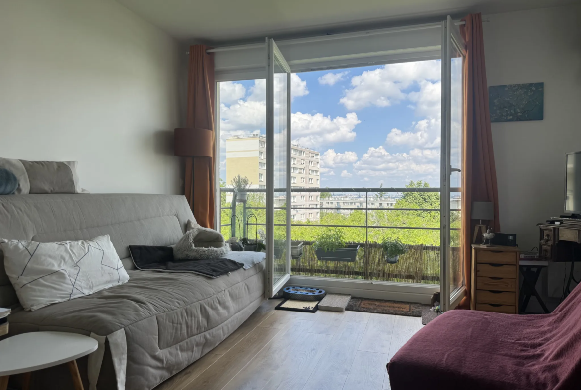 Appartement T2 avec balcon filant et terrasse sur jardin calme à Villejuif 